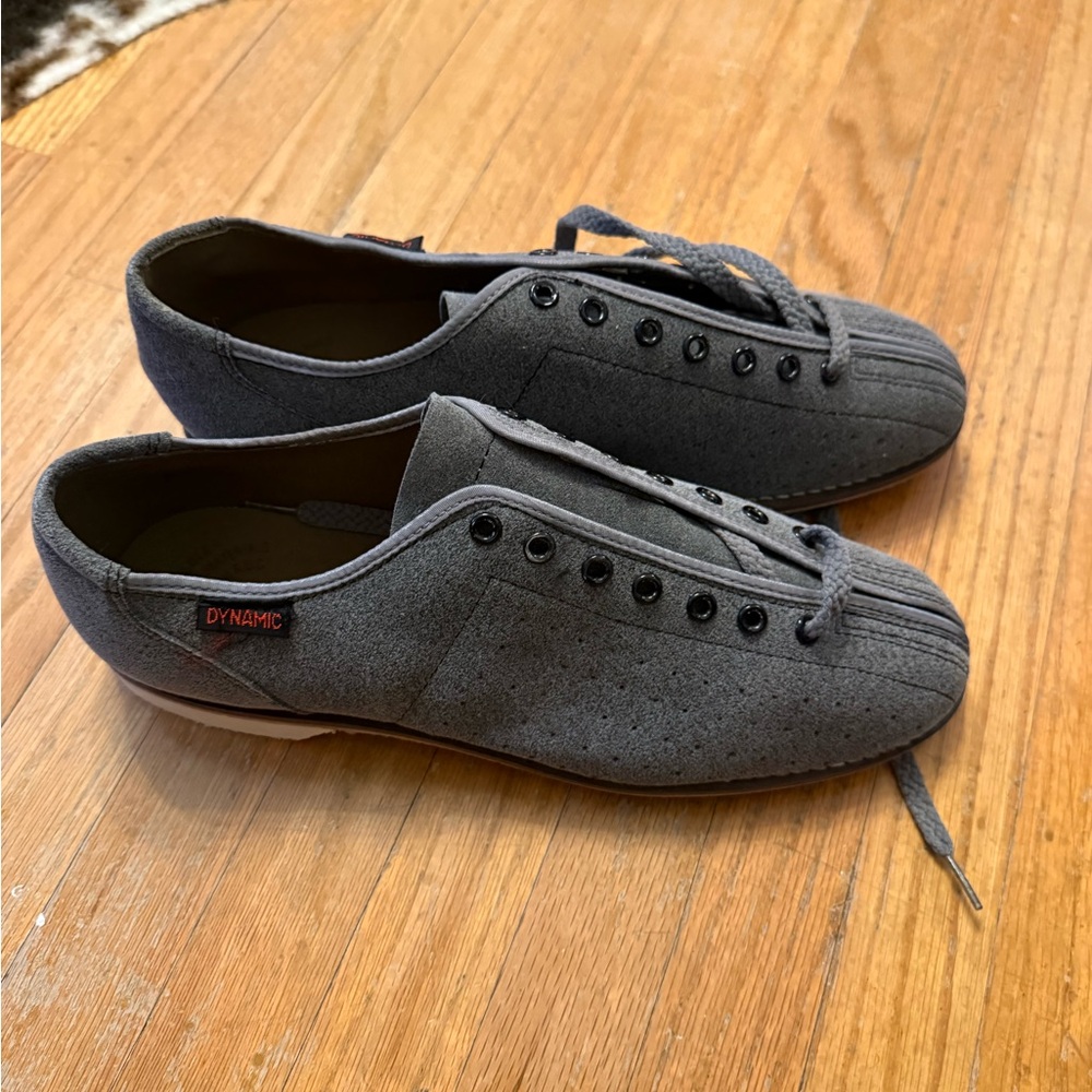 Dynamic unisex bowling shoes